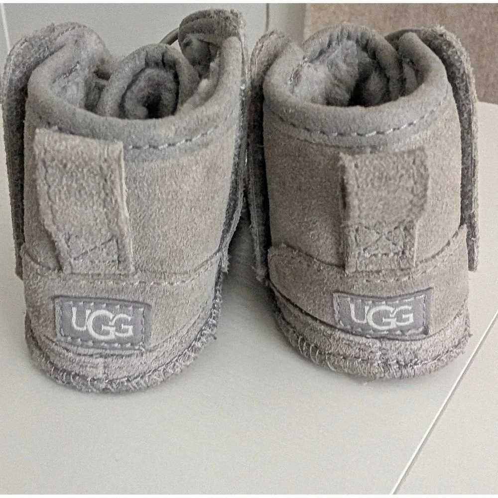 UGG wrap little